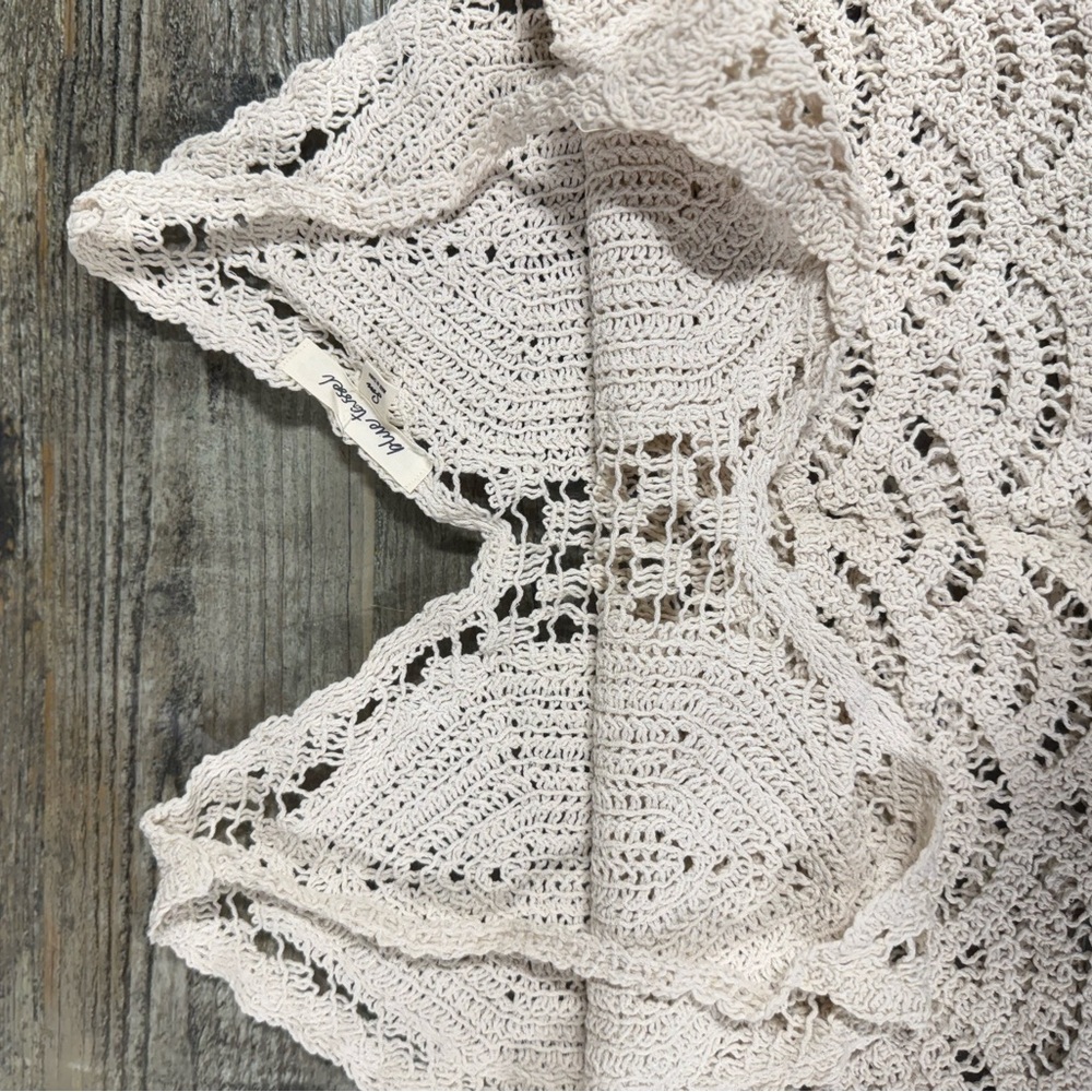 BLUE TASSEL: NWOT Crochet Lace Tank Top - Picture 4 of 9